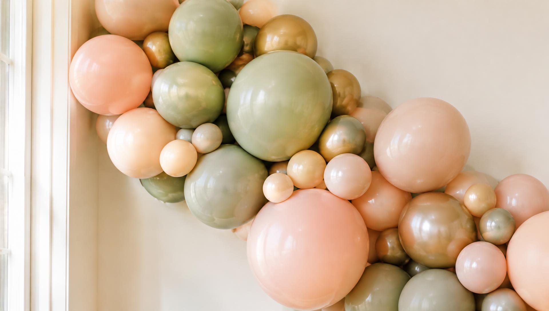 Organic balloon garland